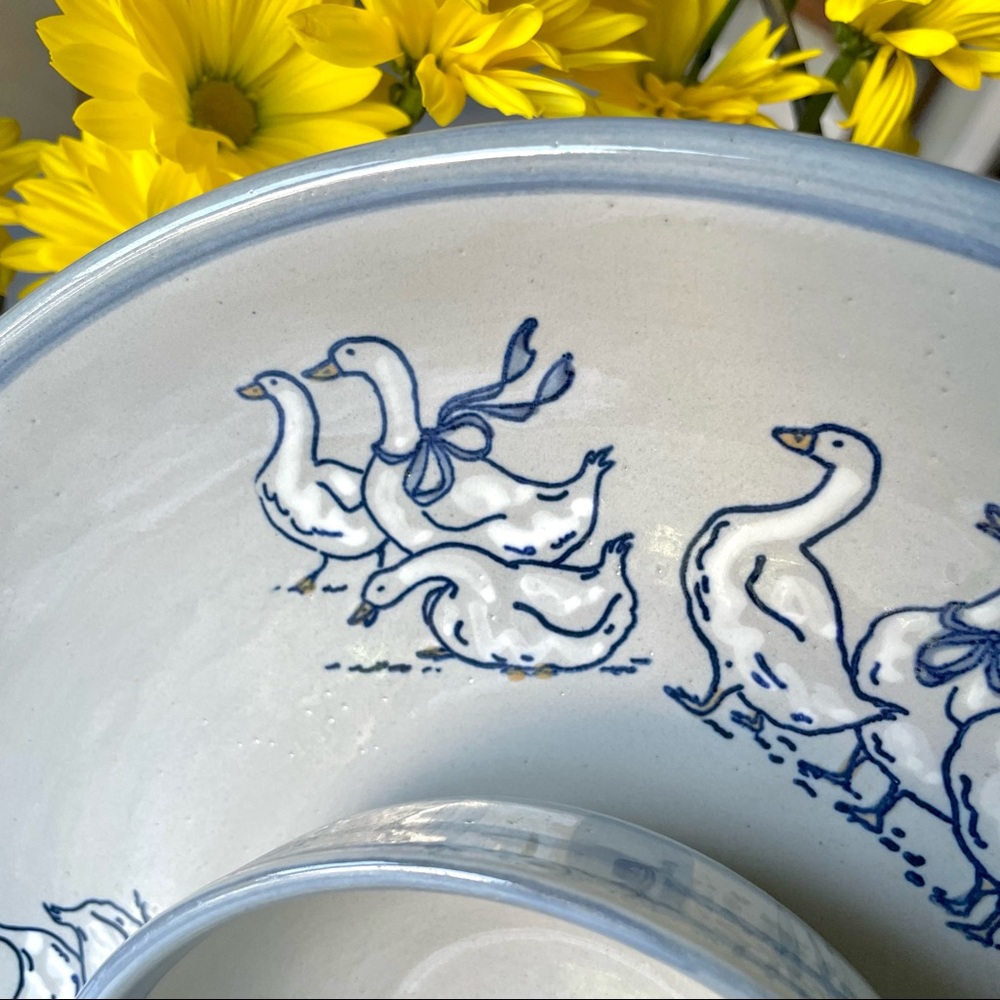 Louisville Stoneware•VINTAGE and LIKE NEW•Gaggle of Geese•Chip/Dip Platter+Bowl - Picture 6 of 15